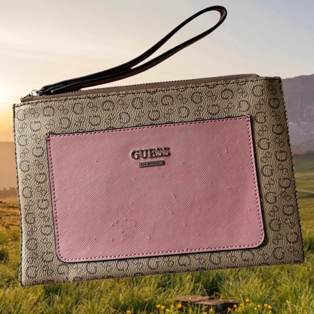 Guess Cuba Flat Clutch Wrislet in Mocha Multi
